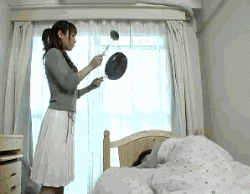 敲锣打鼓的把人弄醒，看你起不起床