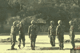 不小心把炮弹落在了地上