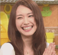 开心美女笑着摇头