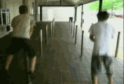 蛋疼少年一起跳铁桩
