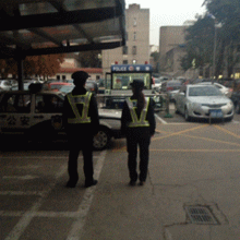 为警车送行