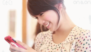 谁发的笑话？惹得美女笑呵呵