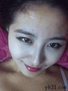 脸部抽搐的女人