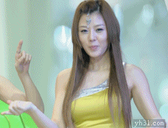 美女抛吻打招呼