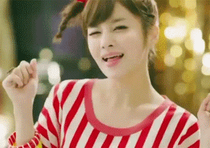 女人调皮玩舌头