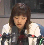 记者会上打喷嚏