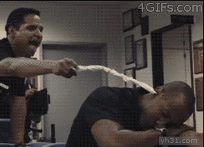 用刮胡子的泡沫整人