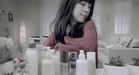 美女生气后的破坏行为