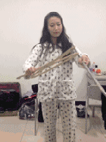在家发神经的女生