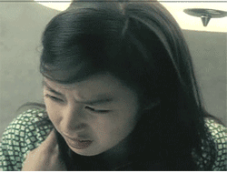 美女的奇怪神情