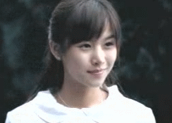 美女尴尬的微笑