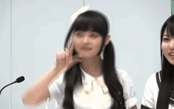 搞笑跳舞的女生