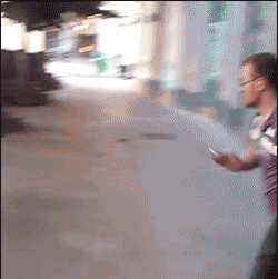 无聊踢垃圾桶的作死男人
