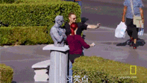 想合影吗？先给你们一个惊吓吧