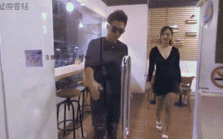 教你如何在女生面前做一个标准的绅士