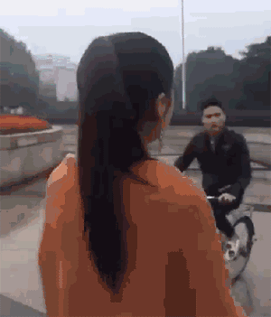 一见钟情看美女，结果进了垃圾桶