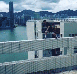 勇敢的跨楼