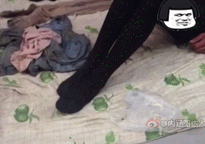 看腿还算一个美女吧