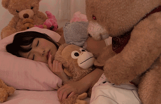 你也配跟我主人睡觉？滚一边去