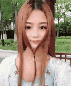 美女教你快速扎辫子