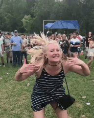 不要挑衅胖女人，否则挨一脚会很惨