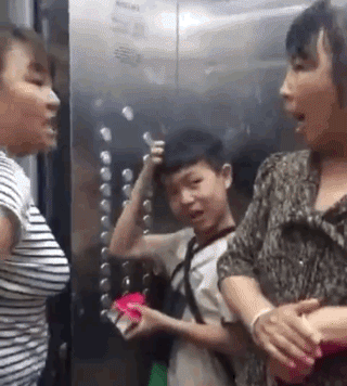 小学生静静的看你们撕逼，内心忍不住想笑