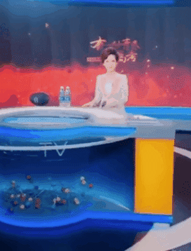让你拍我的隐私，拿鞋扔你