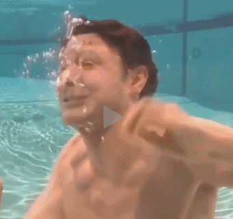 潜水被玻璃撞了一下，隔着屏幕都能感觉到疼