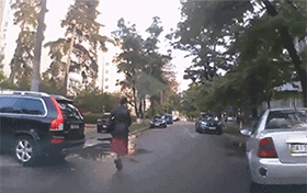 没事不要乱按喇叭，小心把人吓瘫了