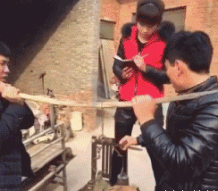 给狗称重时出现意外，真的蛋疼